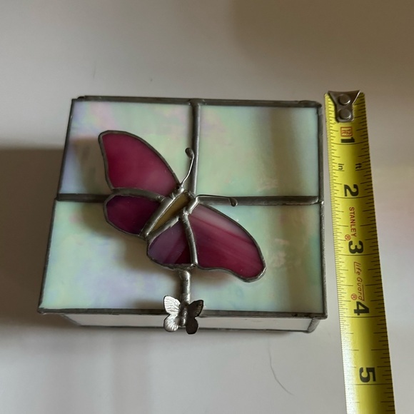 4 inch stained glass box with butterfly - Picture 1 of 3